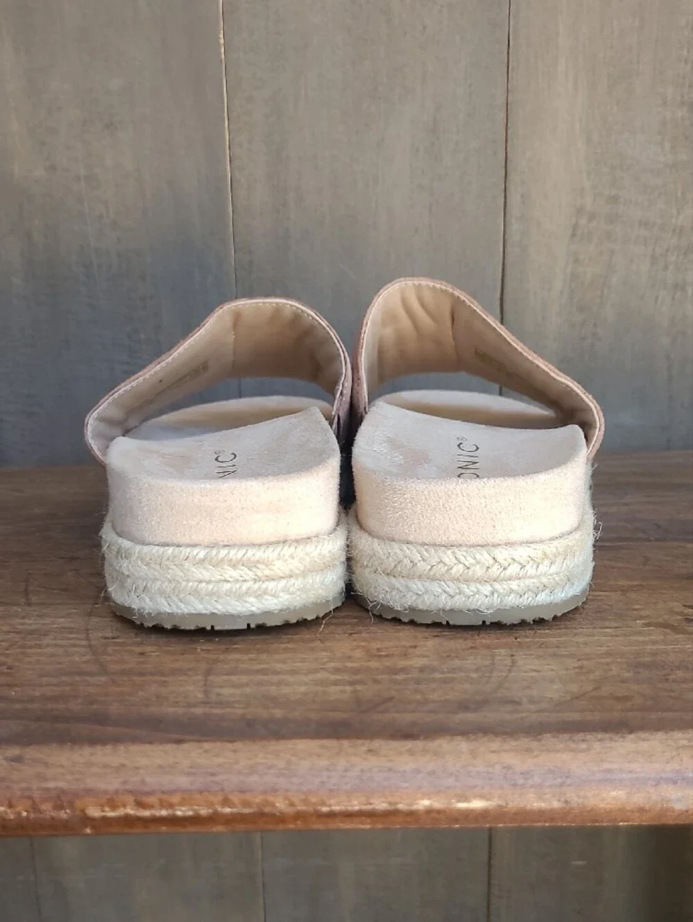 EUC Vionic Yamina Sandal Women's sz 7.5 Tan Suede Large Strap Platform Sandal